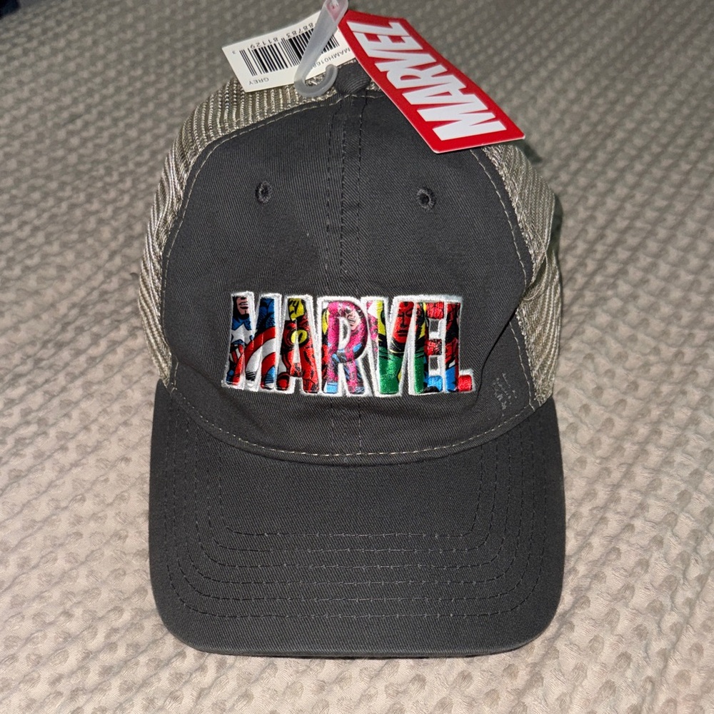 NWT Marvel Black and Gray Logo Cap